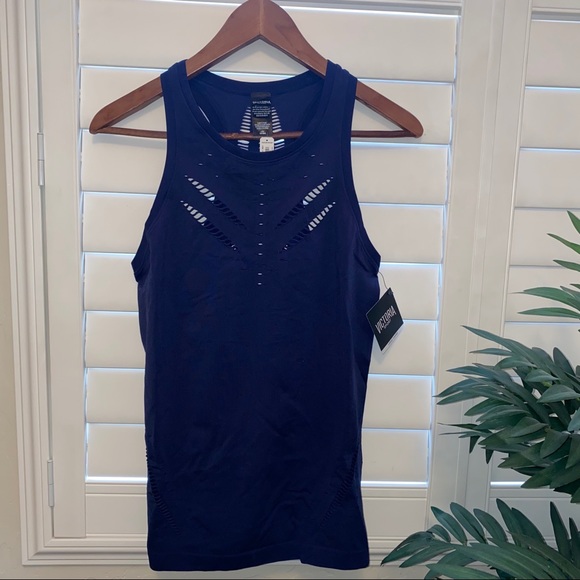 Victoria’s Secret Seamless Perforated Top - Picture 3 of 7